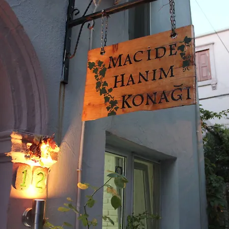 Проживание в семье Macide Hanim Konagi